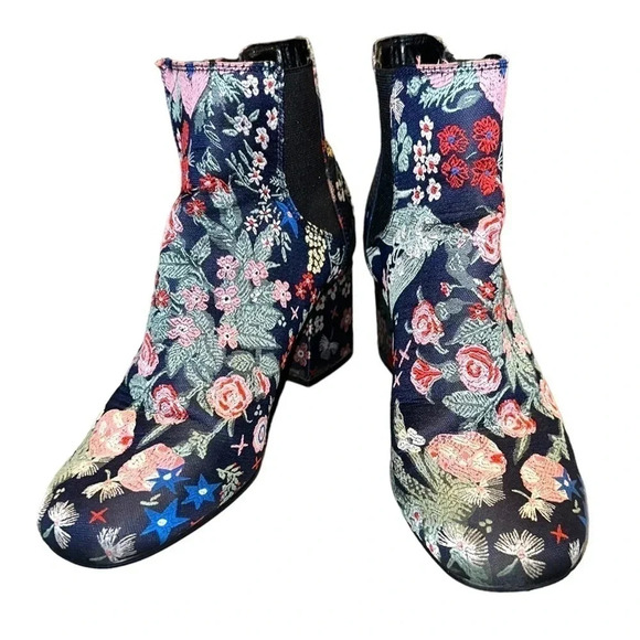 Indigo Rd. Sz 8 Embroidered multicolored tapestry slip‎ on ankle boots - Picture 1 of 10